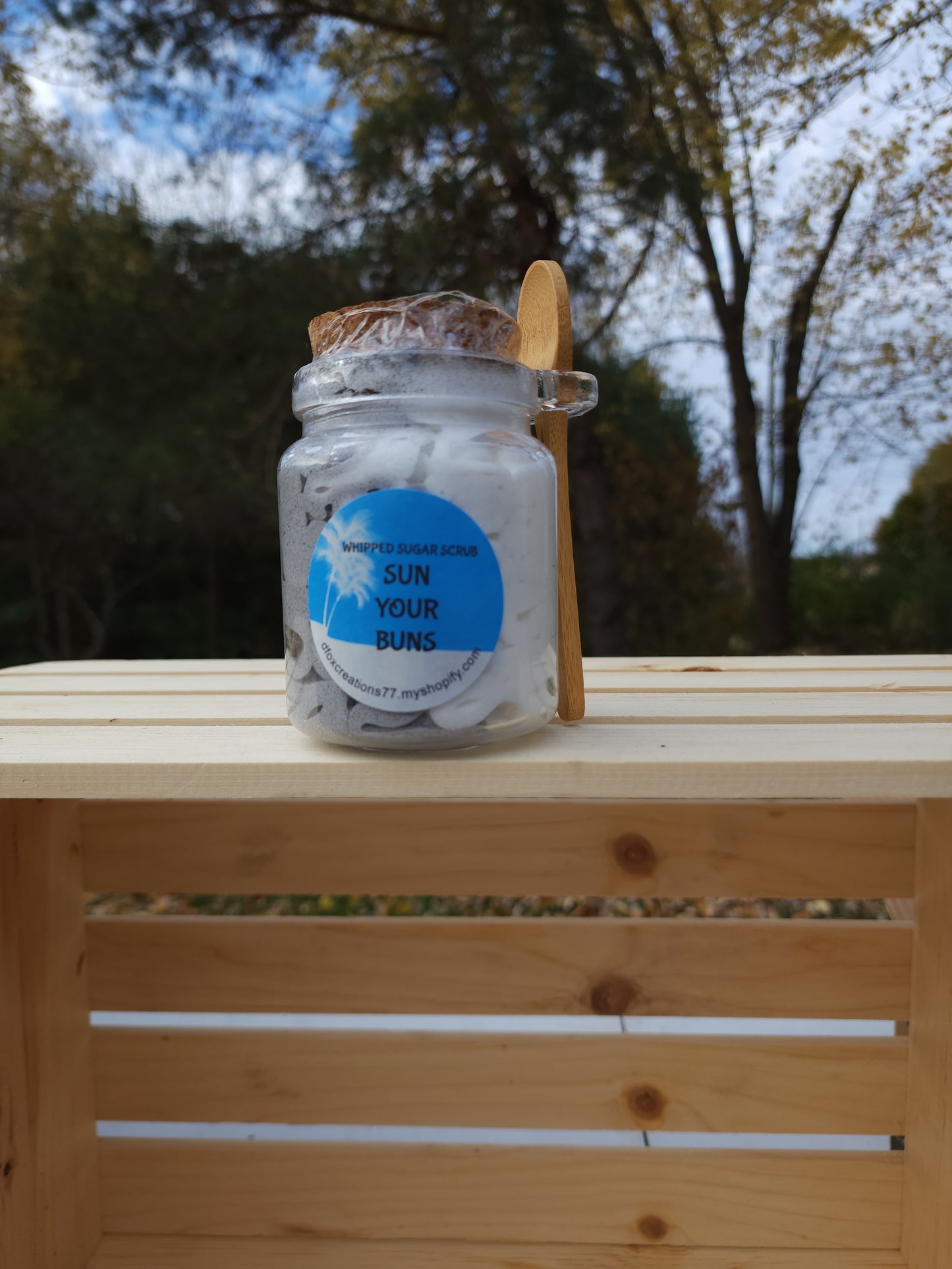 SUGAR SCRUB SUN YOUR BUNS
